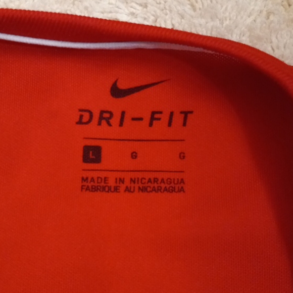 Red Nike dry Fit shirt XS/SM - Picture 5 of 6